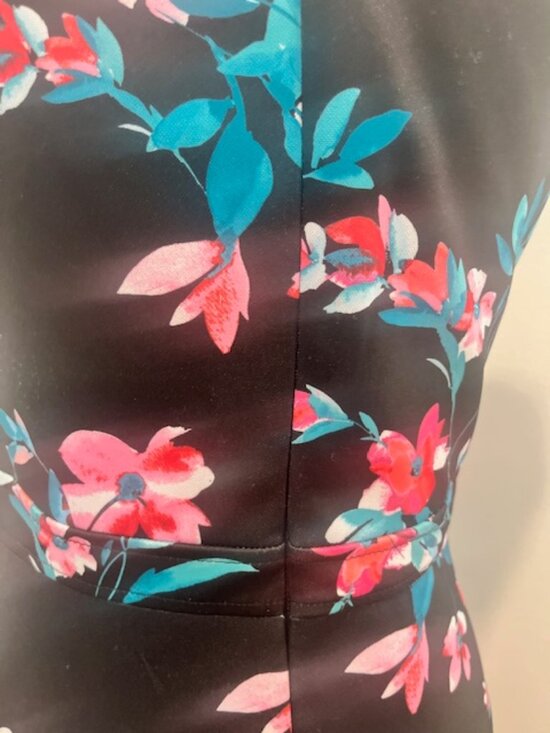 Vince Camuto Chic Dark Floral Cocktail Dress – Size Small ✨ - Picture 15 of 16